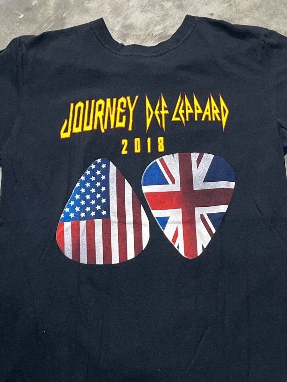 Journey Def Leppard Preowned Medium T-shirt